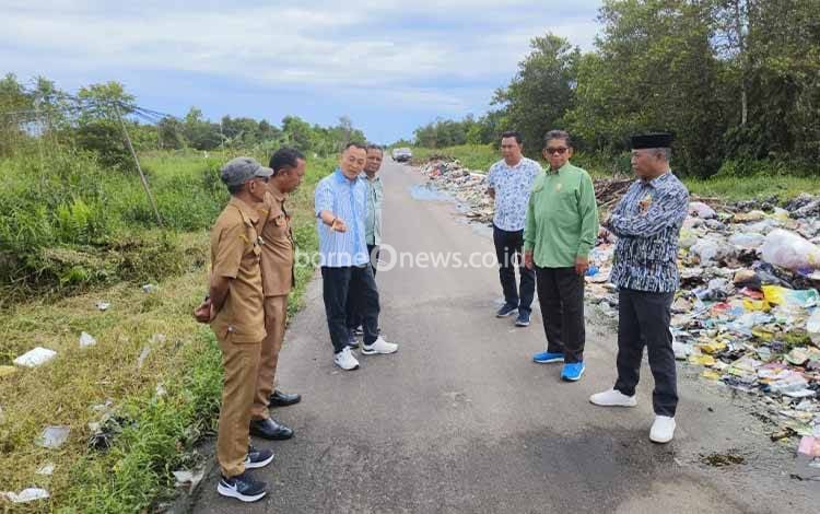 Sidak Tumpukan Sampah di Sawit Raya, Komisi II DPRD Kotim Pastikan Solusi Penanganannya