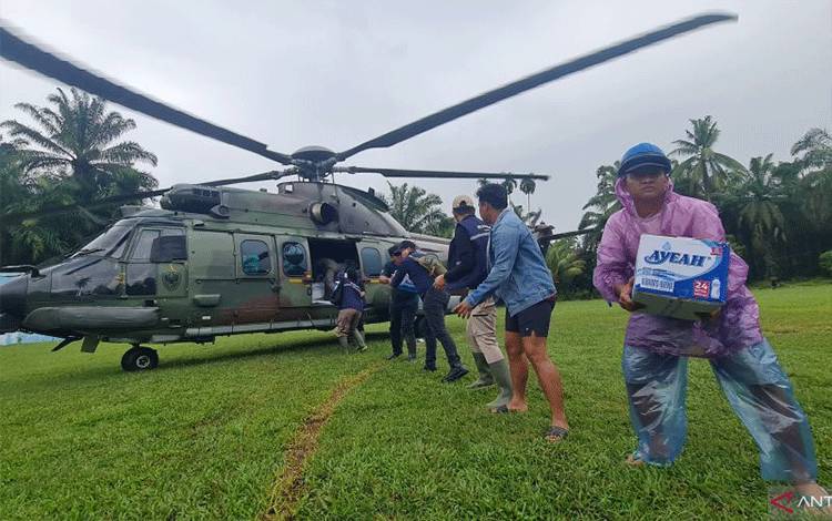 Lanud Sutan Sjahrir Salurkan 3,5 Ton Bantuan ke Nagari Salareh Aia