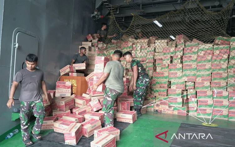 TNI AD Kirim Logistik Lewat Jalur Laut ke Aceh, Sumut dan Sumbar