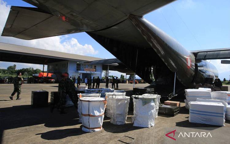 TNI AU Kerahkan Hercules Bawa 20 Ton Bantuan Logistik ke Aceh