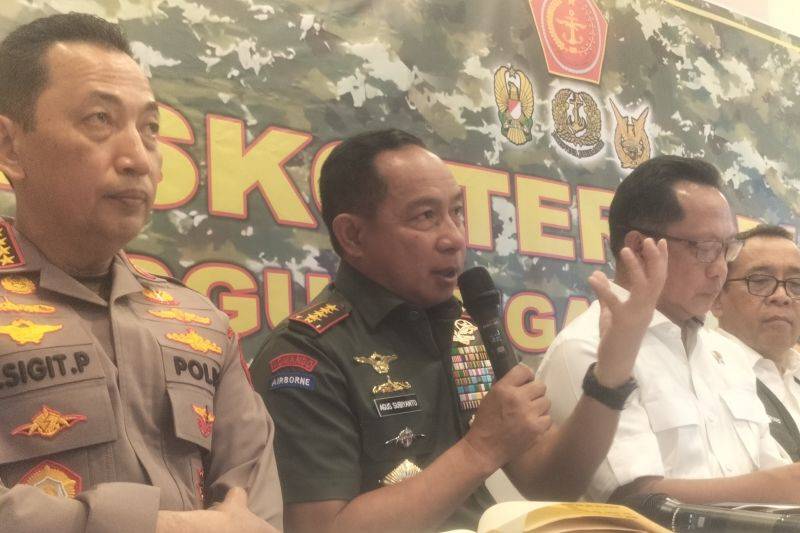 Panglima Jelaskan Penyebab Tercecernya Beras Bantuan Korban Banjir
