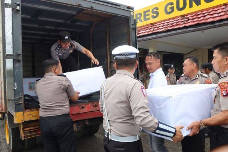 Polres Gunung Mas Kirim Bantuan Korban Banjir Sumatera