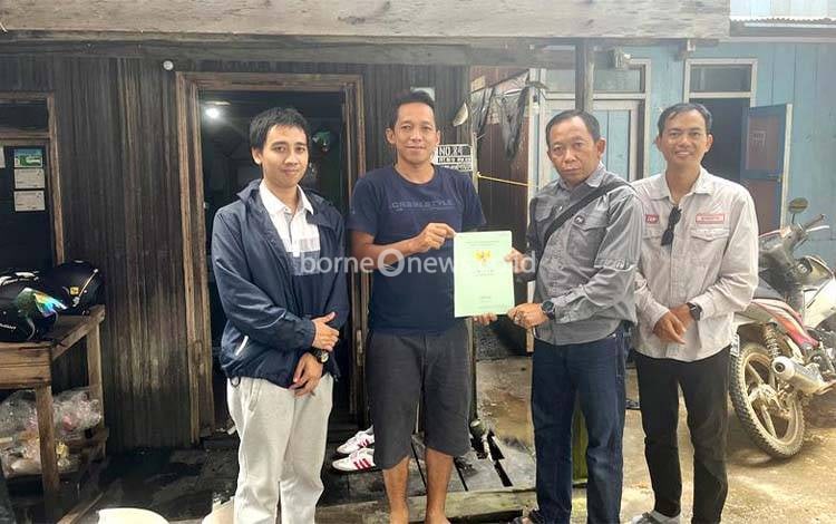 Kantor Pertanahan Barito Utara Jemput Bola Serahkan Sertifikat PTSL, Bupati Apresiasi Layanan Proaktif ATR BPN