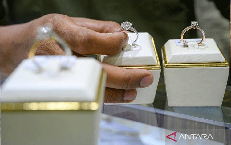 Emas UBS-Galeri24 di Pegadaian Hari ini Lanjutkan Tren Penurunan Harga
