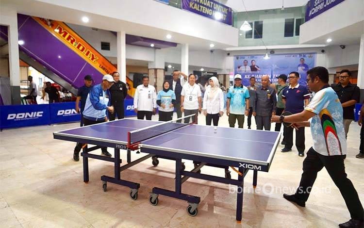 Kejuaraan Tenis Meja Se-Kalteng 2025 Resmi Dibuka untuk Meriahkan HUT KORPRI
