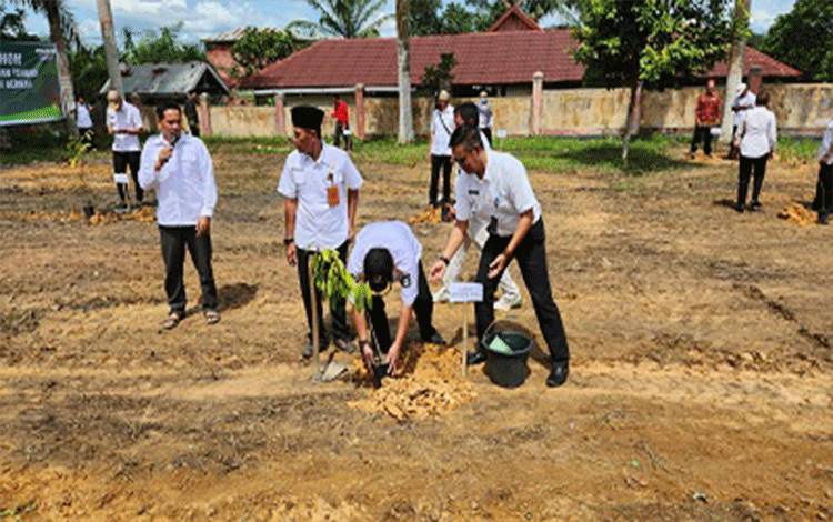 Pemkab Kotim Dukung Penanaman Pohon Serentak sebagai Upaya Pengurangan Risiko Bencana Alam