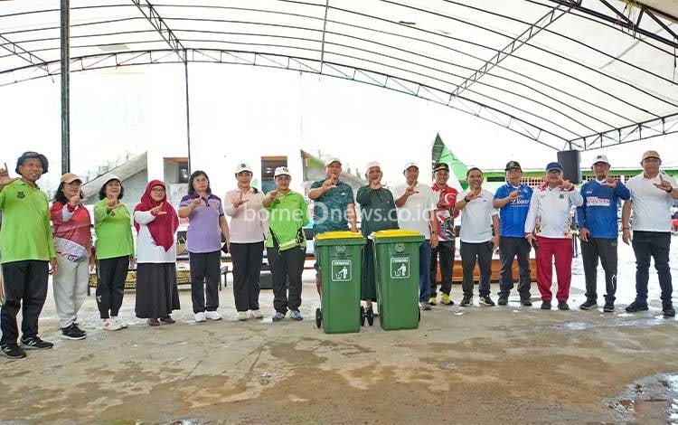 Pemkab Kapuas Lengkapi Area Publik dengan Tempat Sampah Memadai