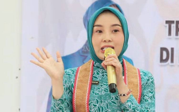 Aisyah Tekankan Pembentukan Jati Diri Mahasiswa FH UPR Melalui Seminar Alumni