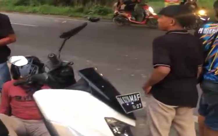 Hendak Menyeberang Tanpa Sein, Ibu Pengendara Vario Terserempet Nmax di Sei Baras Kapuas