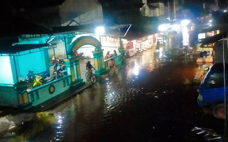 Banjir Rob Mulai Genangi Sejumlah Wilayah di Kotim