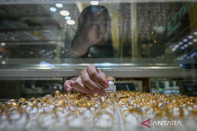 Harga Emas UBS-Galeri24 di Pegadaian Minggu ini Kompak Turun