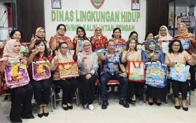 Kalampangan Jadi Lokasi Pilot Project Tas Plastik Daur Ulang yang Diluncurkan DLH Kalteng