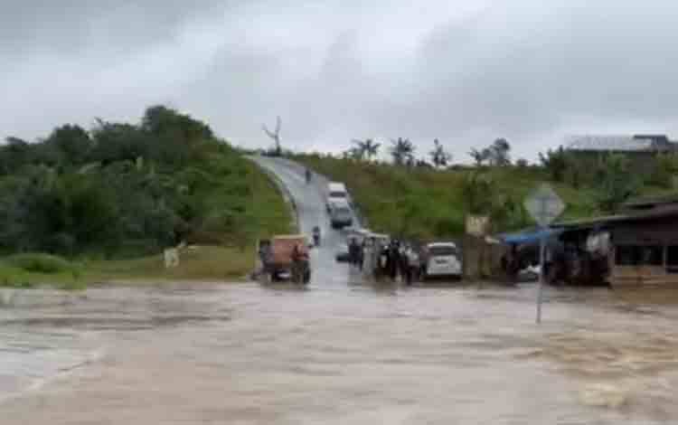 Jalan Alternatif Banjarbaru - Batulicin Tergenang, Pengendara Diimbau Hindari Lokasi