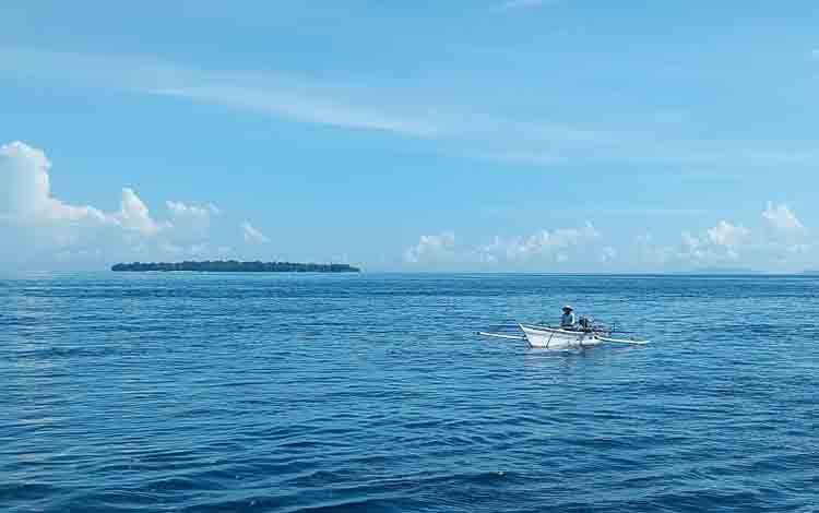 Badan Meteorologi, Klimatologi dan Geofisika (BMKG) berharap warga mewaspadai gelombang tinggi di perairan Sulawesi Utara dan sekitarnya. ANTARA/Karel A Polakitan