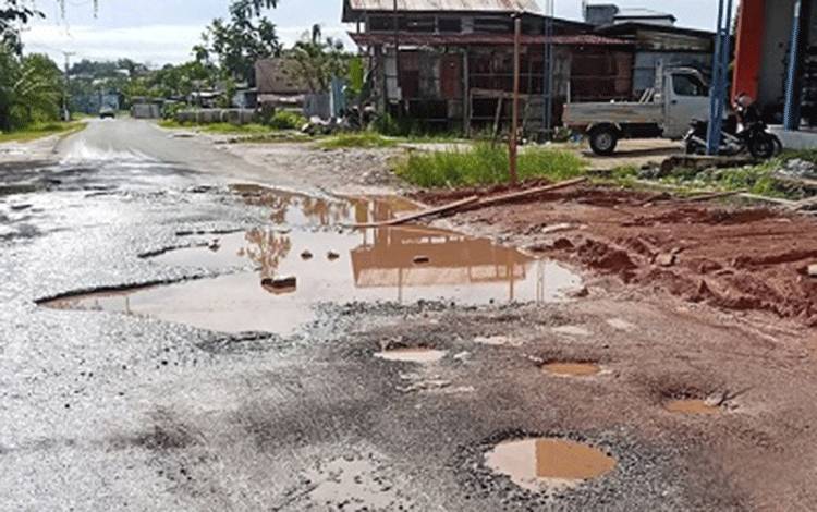 Kondisi Jalan Berlubang Masih Ditemukan Dalam Kota Pangkalan Bun