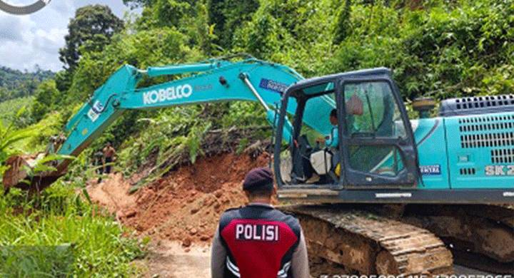 Longsor Sebabkan Jalan Alternatif Banjarbaru-Batulicin Putus