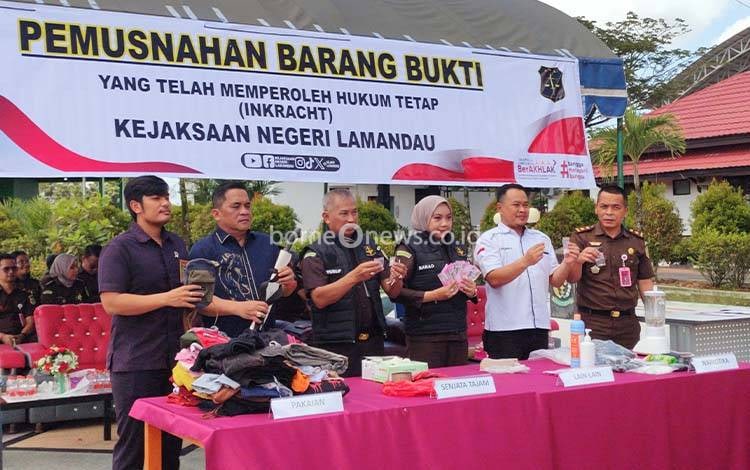Kejari Lamandau Musnahkan 22 Perkara Barang Bukti Inkrah