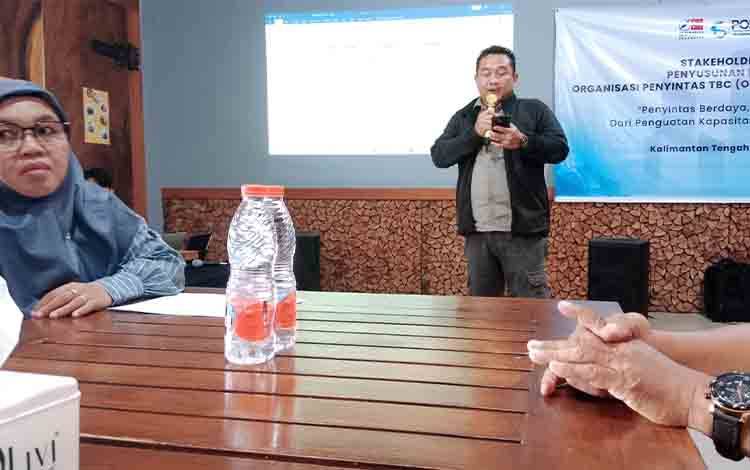 Ketua POP TB Indonesia, Budi Hermawan dalam kegiatan Pengenalan Organisasi Penyintas Tuberkulosis atau OPT. (FOTO: Istimewa)