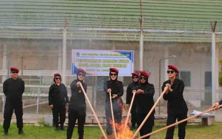 Lapas Perempuan Kelas II A Palangka Raya Musnahkan Barang Bukti Hasil Razia Selama Satu Tahun