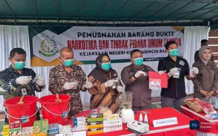 Kejari Kobar Musnahkan Barang Bukti Yang Perkaranya Telah Inkrah