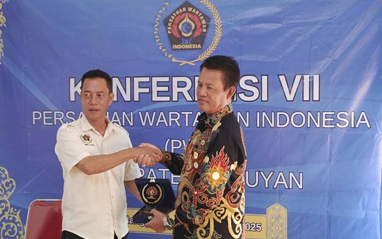 Buka Konferensi VII PWI Seruyan, Bupati Tegaskan Pemerintah Terbuka Terhadap Kritik