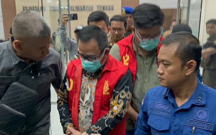 Kadis ESDM Kalteng dan Direktur PT Investasi Mandiri Ditetapkan Jadi Tersangka Korupsi Tambang Zirkon Rp1,3 Triliun