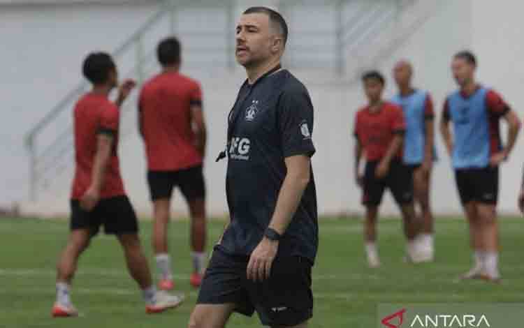 Marcos Reina Yakin Persik Kediri Bisa Bersaing di Sisa Super League