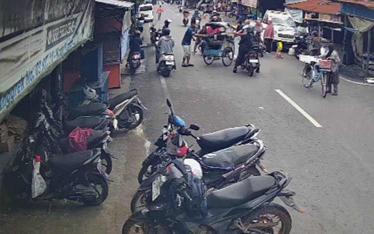 Lansia di Kapuas Tiba-Tiba Jatuh saat Kendarai Becak hingga Alami Luka Parah