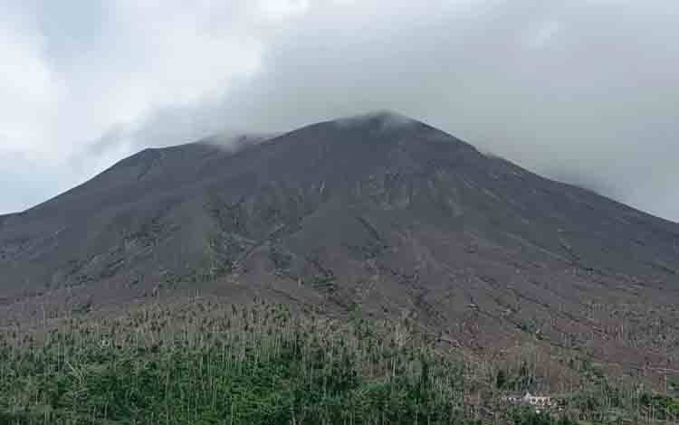 Masyarakat Diharapkan Jauhi Kawah Gunung Ruang