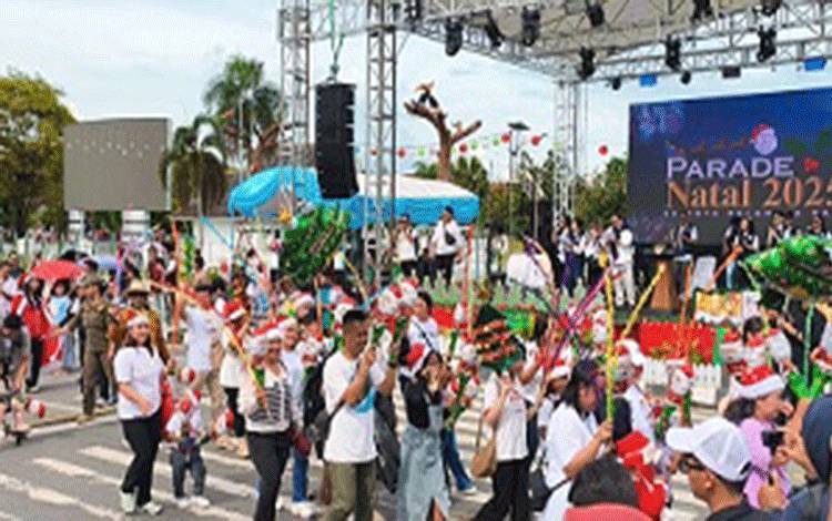 Semarak Parade Natal 2025 Palangka Raya di Bundaran Besar Meriah