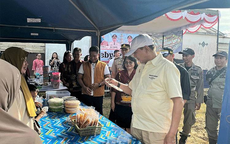 Bupati Barito Timur Buka Gebyar UMKM Dusun Tengah 2025