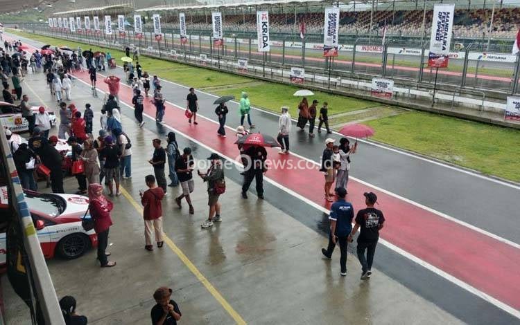 Race Ajang MFoS Sirkuit Mandalika Tetap Berjalan Meski Hujan