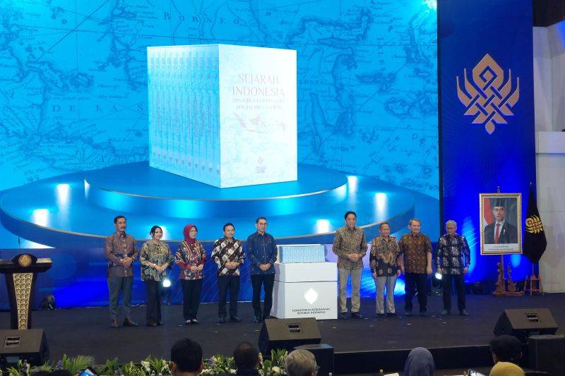 Menbud Luncurkan Buku Sejarah Berbasis Perspektif Nusantara