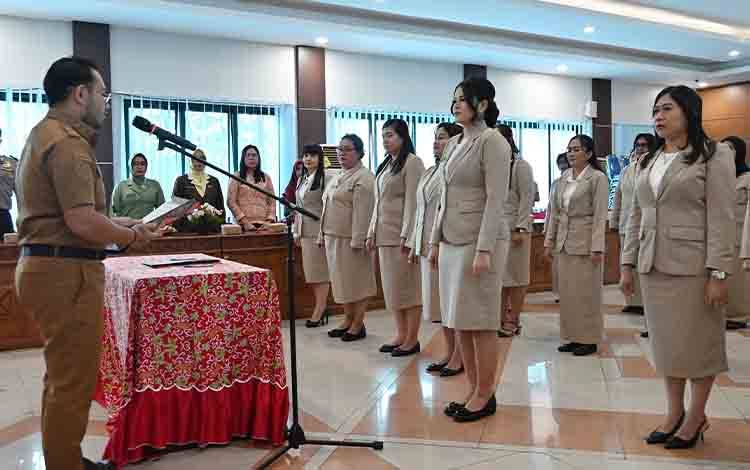 Wabup Kukuhkan Pengurus GOW Barito Timur 2025-2030