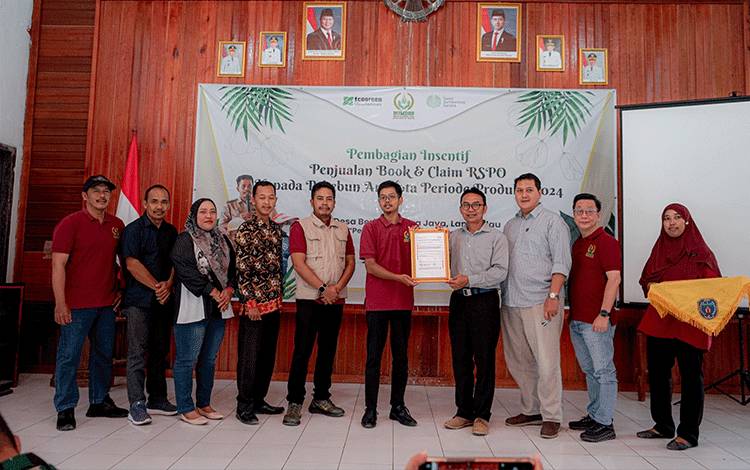 BUMDes Berkah Mulya Jaya Alokasikan Dana Book & Claim RSPO untuk Lingkungan dan Konservasi Orangutan