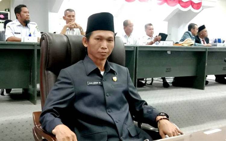 DPRD Barito Utara Apresiasi BPN Menuntaskan Penyerahan Sertifikat Residu PTSL Desa Hajak