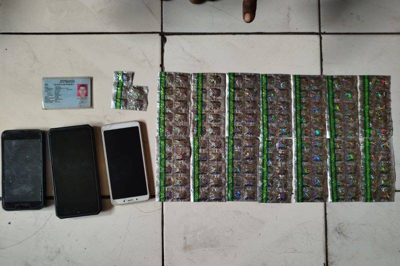 Polisi Bongkar Penjualan Obat Keras Ilegal di Samping Rumah Sakit