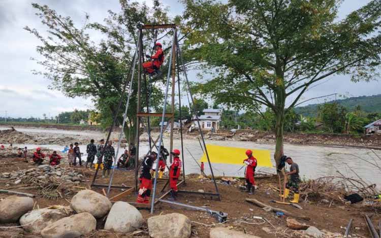 Kemenhan Bangun Jembatan Gantung Perlancar Akses di Pidie Jaya