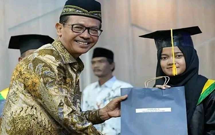 Wakil Bupati Lamandau Tekankan Penguatan Generasi Qurani pada Wisuda Santri BKPRMI