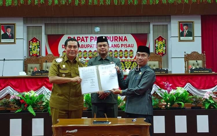 Rapat Paripurna DPRD Pulang Pisau Umumkan Propemperda 2026, Wabup Apresiasi Sinergi Eksekutif-egislatif