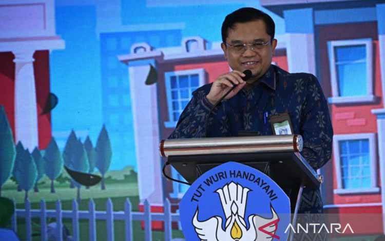 Direktur Jenderal Pendidikan Anak Usia Dini, Pendidikan Dasar, dan Pendidikan Menengah (Dirjen PAUD Dikdasmen) Gogot Suharwoto memberikan arahan Rapat Koordinasi Tim Percepatan Program Prioritas 06 (TP-06) Implementasi Makan Bergizi Gratis di Satuan Pendidikan di Jakarta, Senin (8/12/2025). ANTARA/HO-Humas Kemendikdasmen