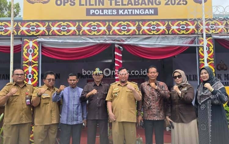 Ketua DPRD Kalteng dan Anggota Dapil I DPRD Kalteng saat meninjau posko siaga Nataru di Kabupaten Katingan (Foto : IST)