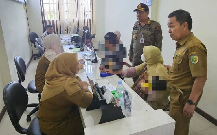 Satpol PP Palangka Raya Evakuasi 9 Gepeng di Jalan Diponegoro