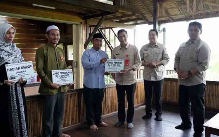 Bupati Berikan Bonus dan Penghargaan untuk Kontingen MTQH Barito Utara