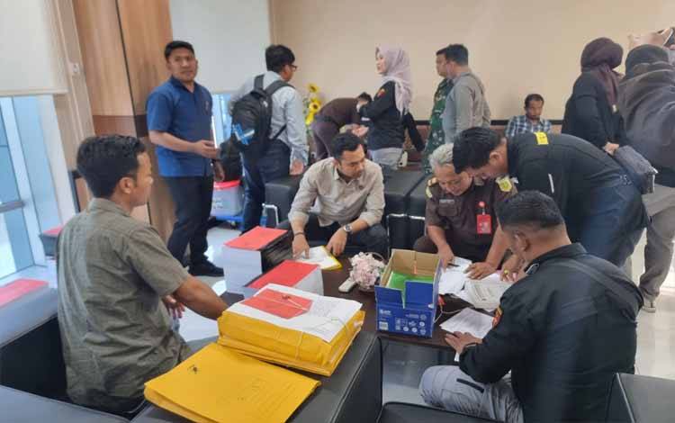 Polda Kalteng Limpahkan 8 Tersangka Korupsi, Kerugian Negara Rp 26,7 Miliar