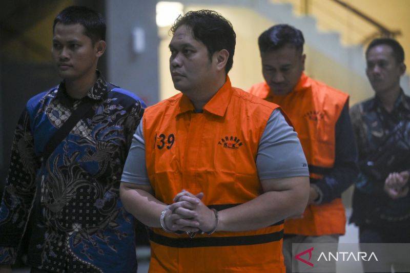 KPK Geledah Tiga Rumah Eks Kajari HSU, Sita Mobil Milik Pemkab Tolitoli