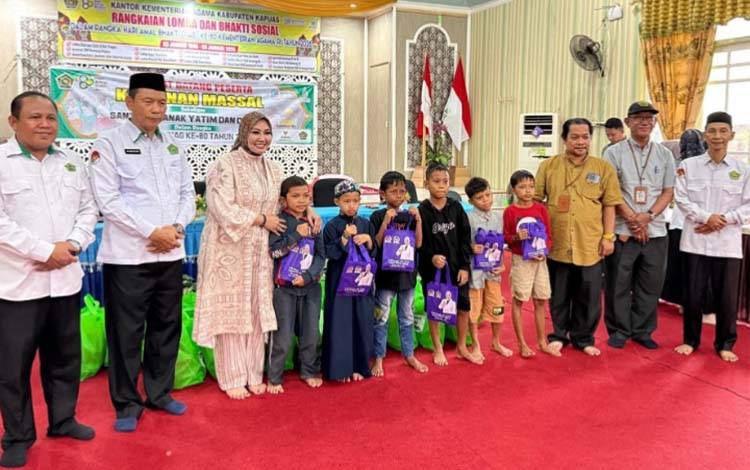 Sunatan Massal 50 Anak di Kapuas, Kemenag Sebut Komitmen Nyata untuk Masyarakat
