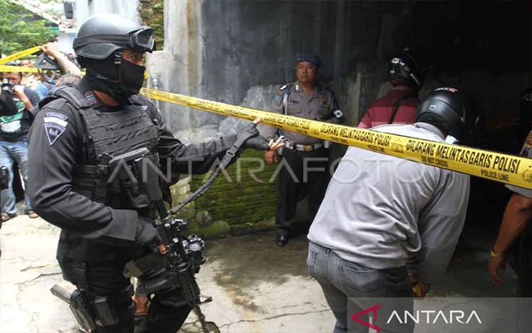 Densus 88 Geledah Satu Rumah Warga