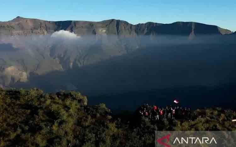 Jalur Pendakian Gunung Tambora Ditutup