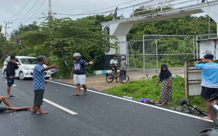 Insiden Lakalantas Dekat Penyeberangan Panamas Kapuas, Satu Korban Dilarikan ke RS